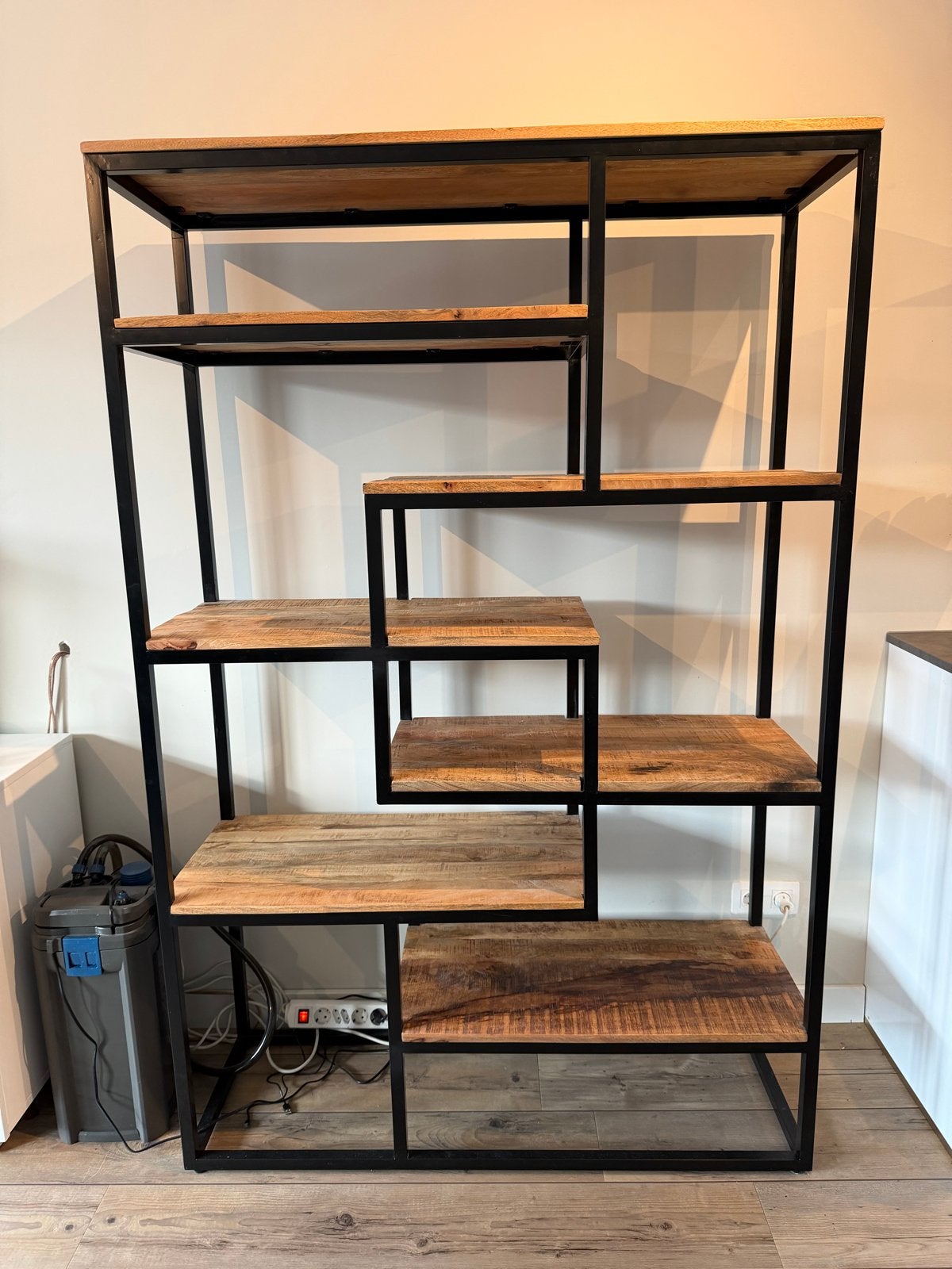 Industriële vakkenkast met mangohouten planken, Ophalen, Met plank(en), Gebruikt, 100 tot 150 cm