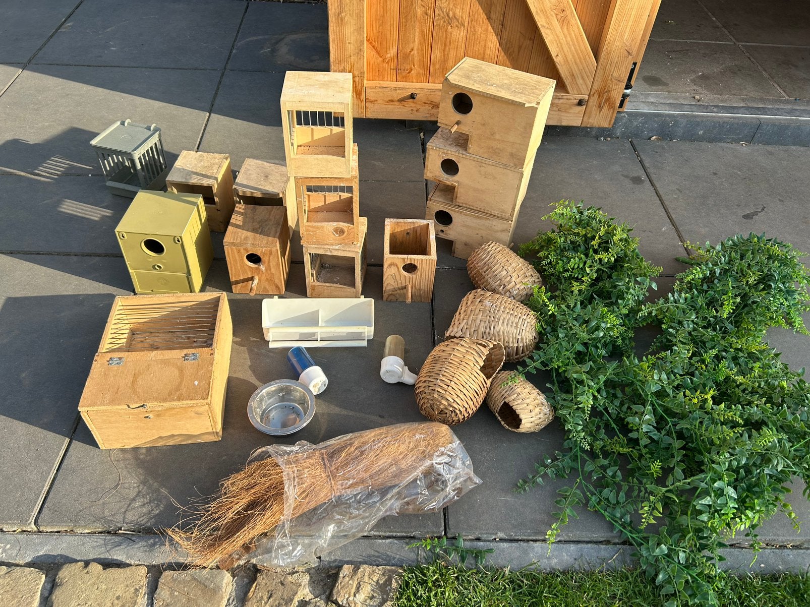 Diverse nestkasten, groen en toebehoren voor voliere /vogels, Ophalen, Kooi-accessoires