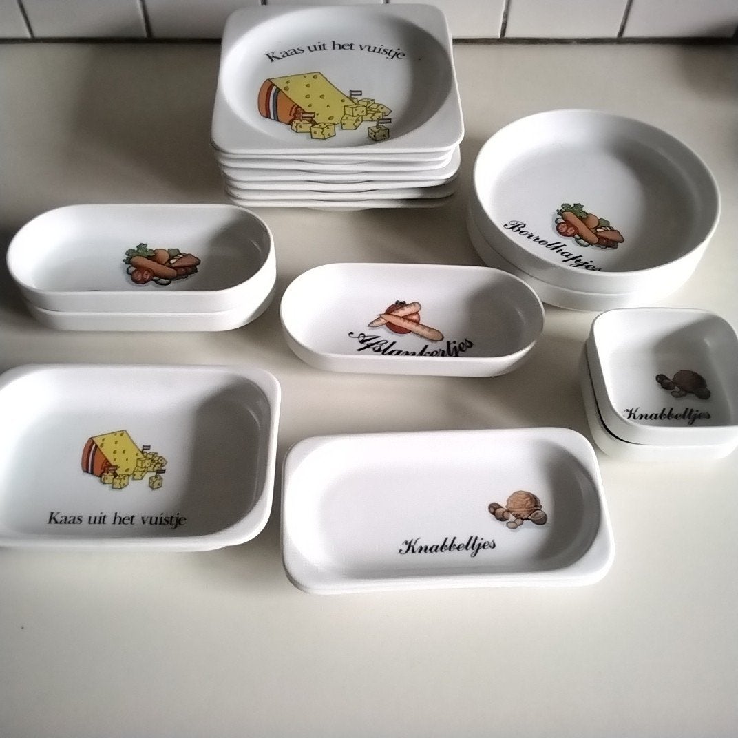 gezellige party set met  17 diverse schalen, Ophalen of Verzenden, Overige stijlen, Schaal of Schalen