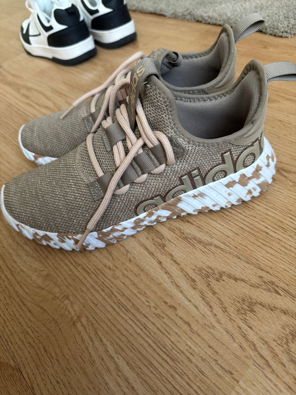 Adidas sneakers maat 40 2/3, Kleding | Dames, Schoenen, Ophalen of Verzenden, Gedragen, Overige kleuren, Sneakers of Gympen