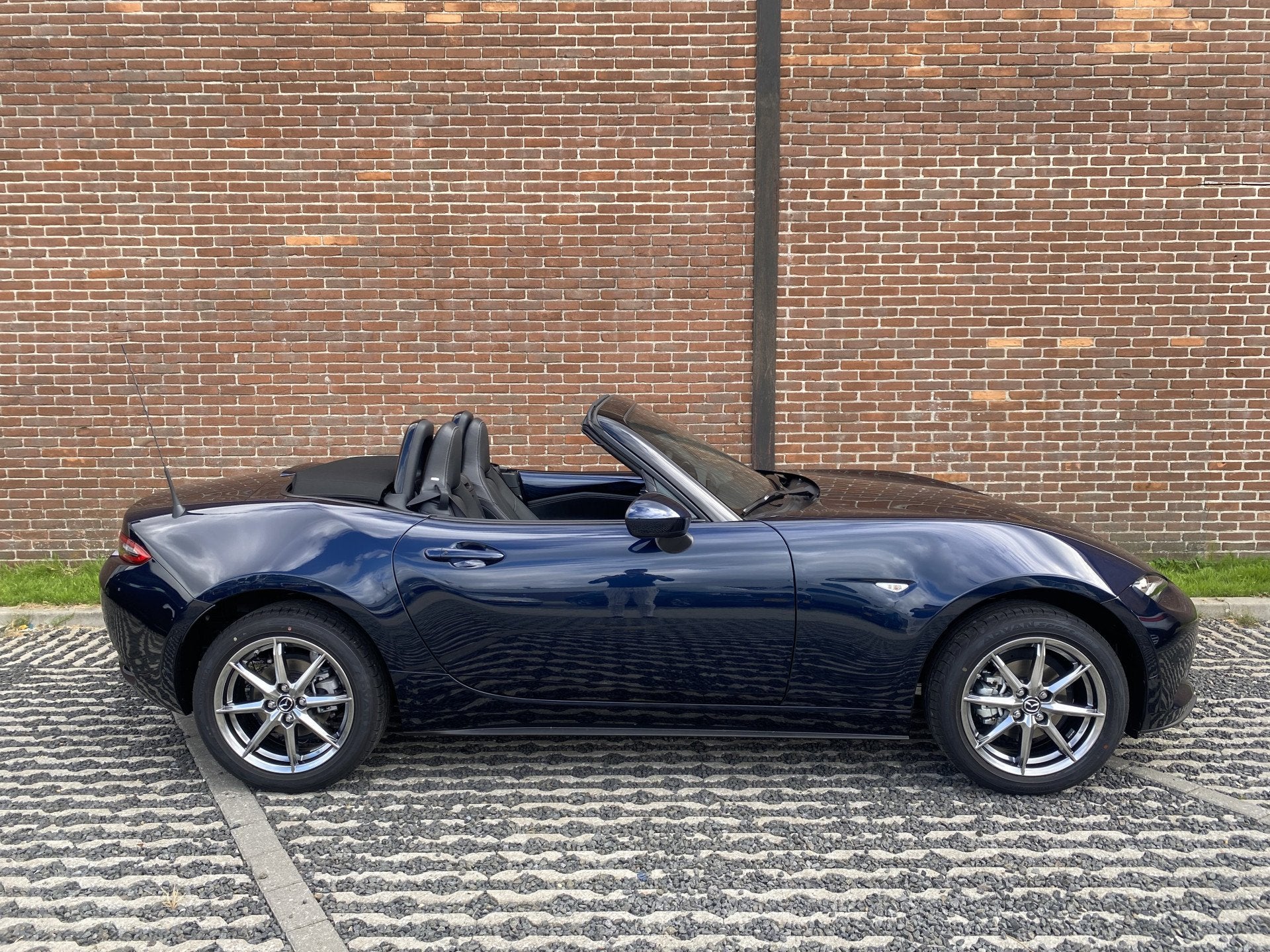 Mazda MX-5 1.5 SkyActiv-G 132 pk Exclusive-Line | CARPLAY |, Achterwielaandrijving, 978 kg, Zwart, 4 cilinders