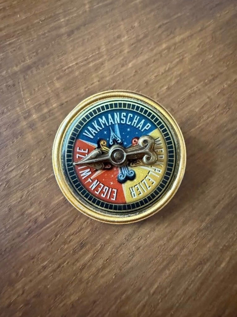 Efteling pin - Efteling Kompas, Verzamelen, Ophalen of Verzenden, Nieuw, Button of Speldje