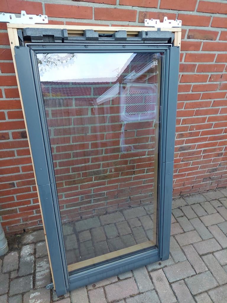 Zgan VELUX ggl mk08 78x140 cm dakraam compleet met gootstuk, Doe-het-zelf en Verbouw, Ophalen, Zo goed als nieuw, Minder dan 80 cm