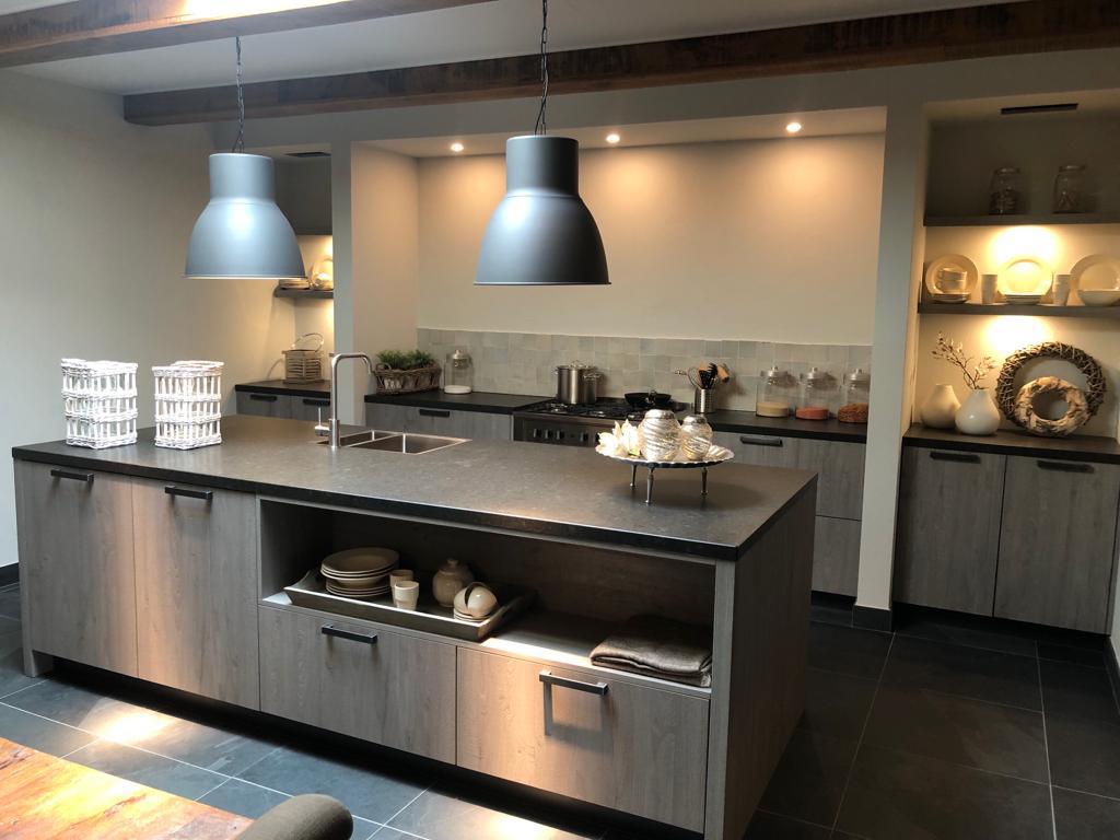 Keukeneiland opstelling incl apparatuur, Ophalen, Bruin, Nieuw, Enkelwandige keuken