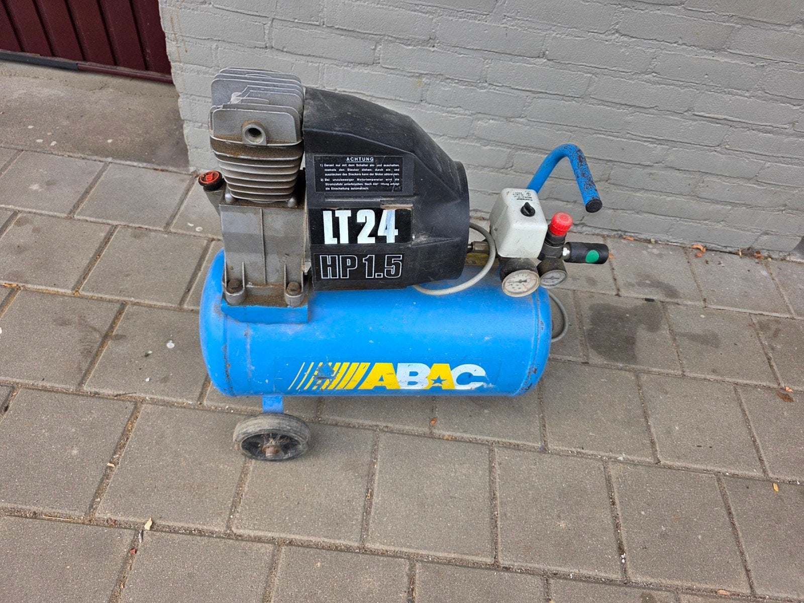 ABAC LT24 HP 1.5 Compressor - Werkt, slaat niet af, Doe-het-zelf en Verbouw, Compressors, Gebruikt, 6 tot 10 bar, Ophalen of Verzenden