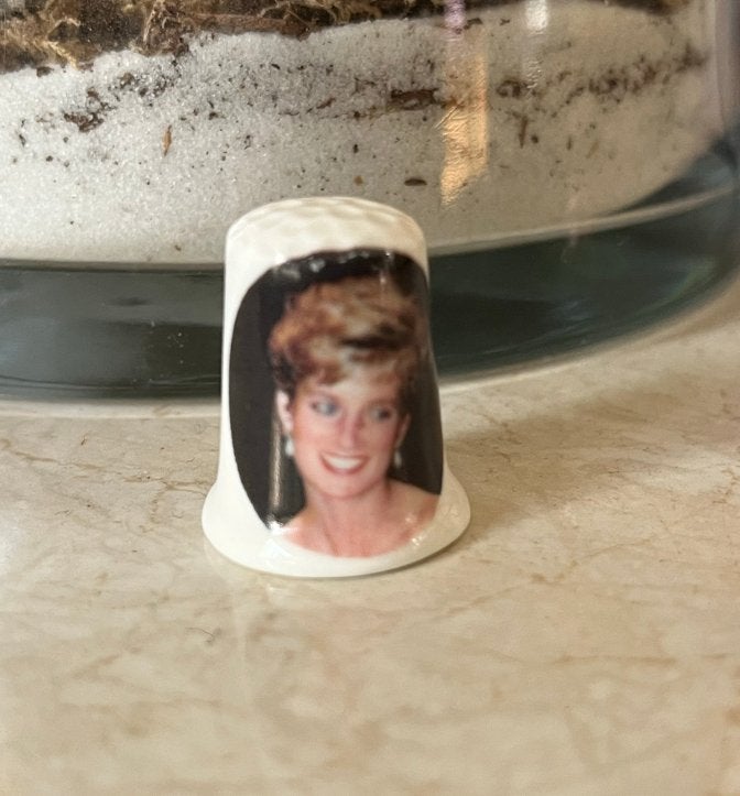 Vingerhoedje Diana Princess of Wales, Ophalen of Verzenden, Zo goed als nieuw, Buitenland, Overige typen