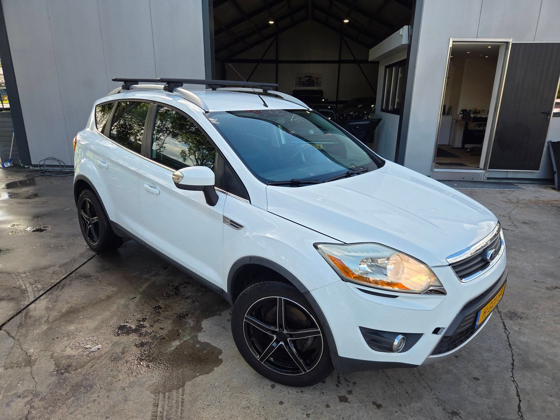 Ford Kuga 2.5 Turbo 20V Trend, Auto's, Stof, Gebruikt, Zwart, 10 km/l