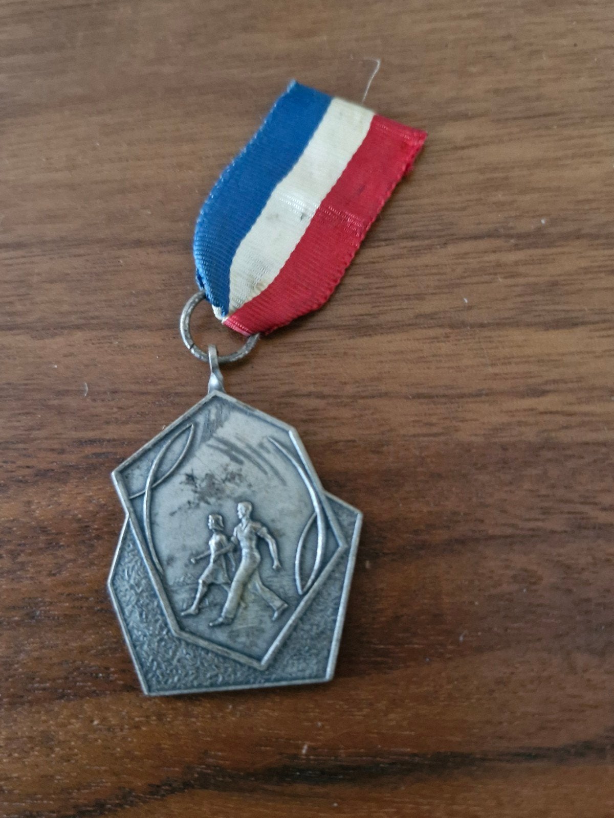 062 Vintage Medaille- Wandelaars S.V. Jong Leven Ede, Ophalen of Verzenden, Overige materialen