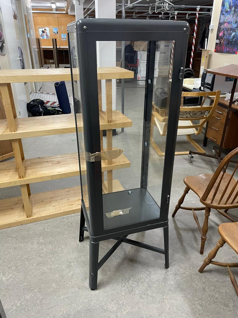 Vierkante hoge vitrinekast, Ophalen, Minder dan 50 cm, Gebruikt, Glas
