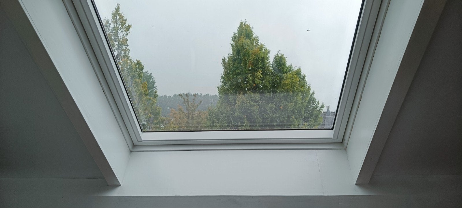 Velux dakraam GGU UK08 kunststof met verduisterend rolgordij, Ophalen, 120 tot 160 cm, Zo goed als nieuw, Dubbelglas