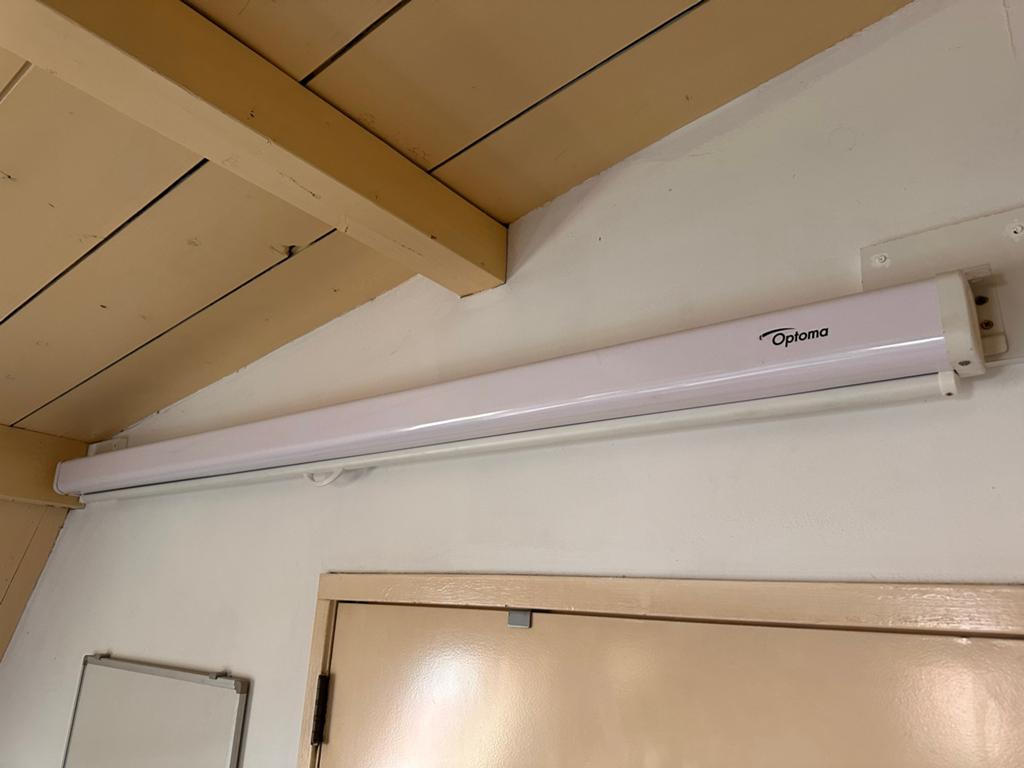 Optoma Projectiescherm 84’’ - Handmatig, Audio, Tv en Foto, Projectieschermen, Ophalen, Handmatig, Zo goed als nieuw