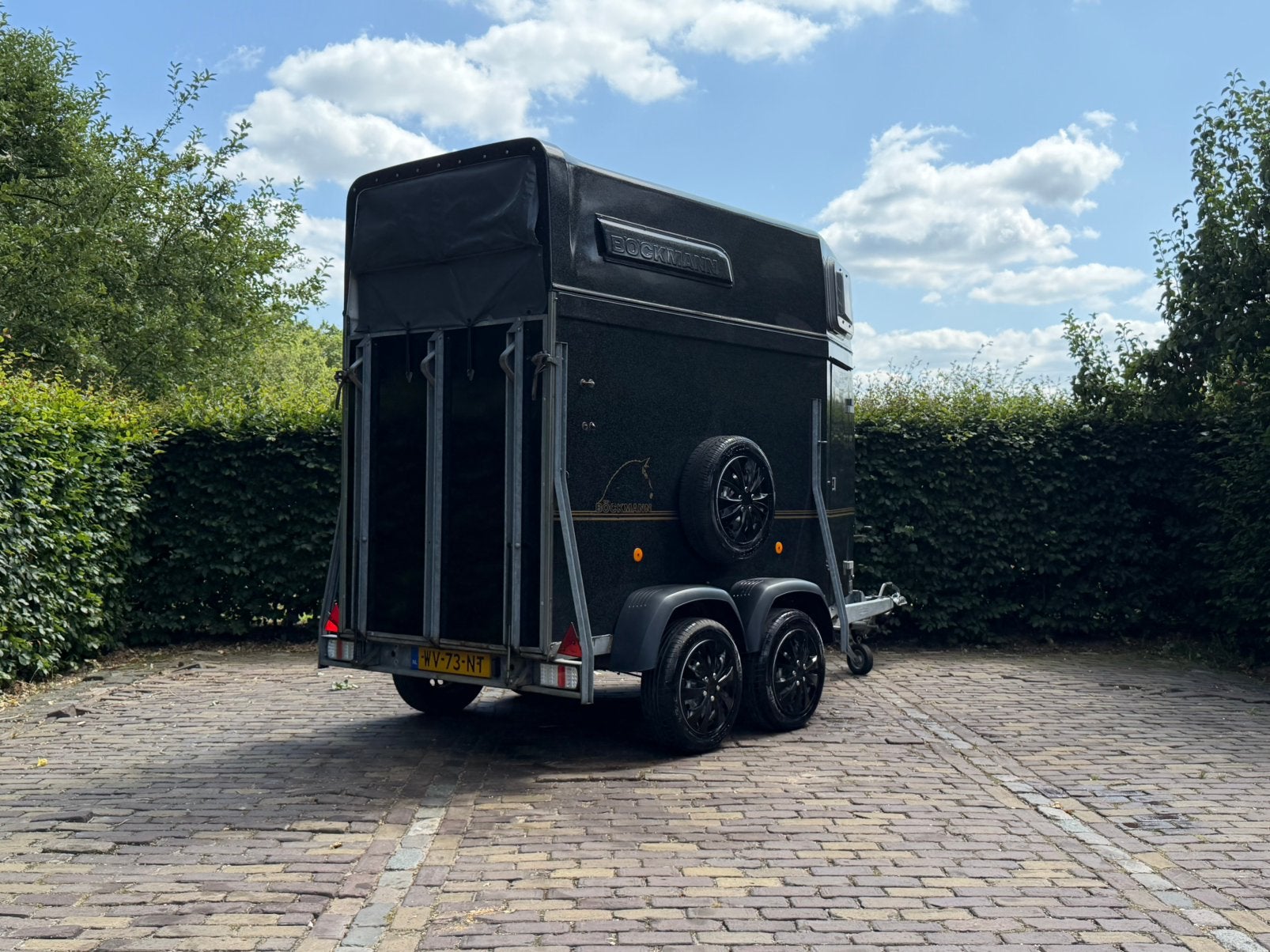 Leuke 1.5 paards bockmann met aluminium bodem en zadelkamer, Ophalen, Aluminium, Zo goed als nieuw, Info@ttpaardentrailers.nl