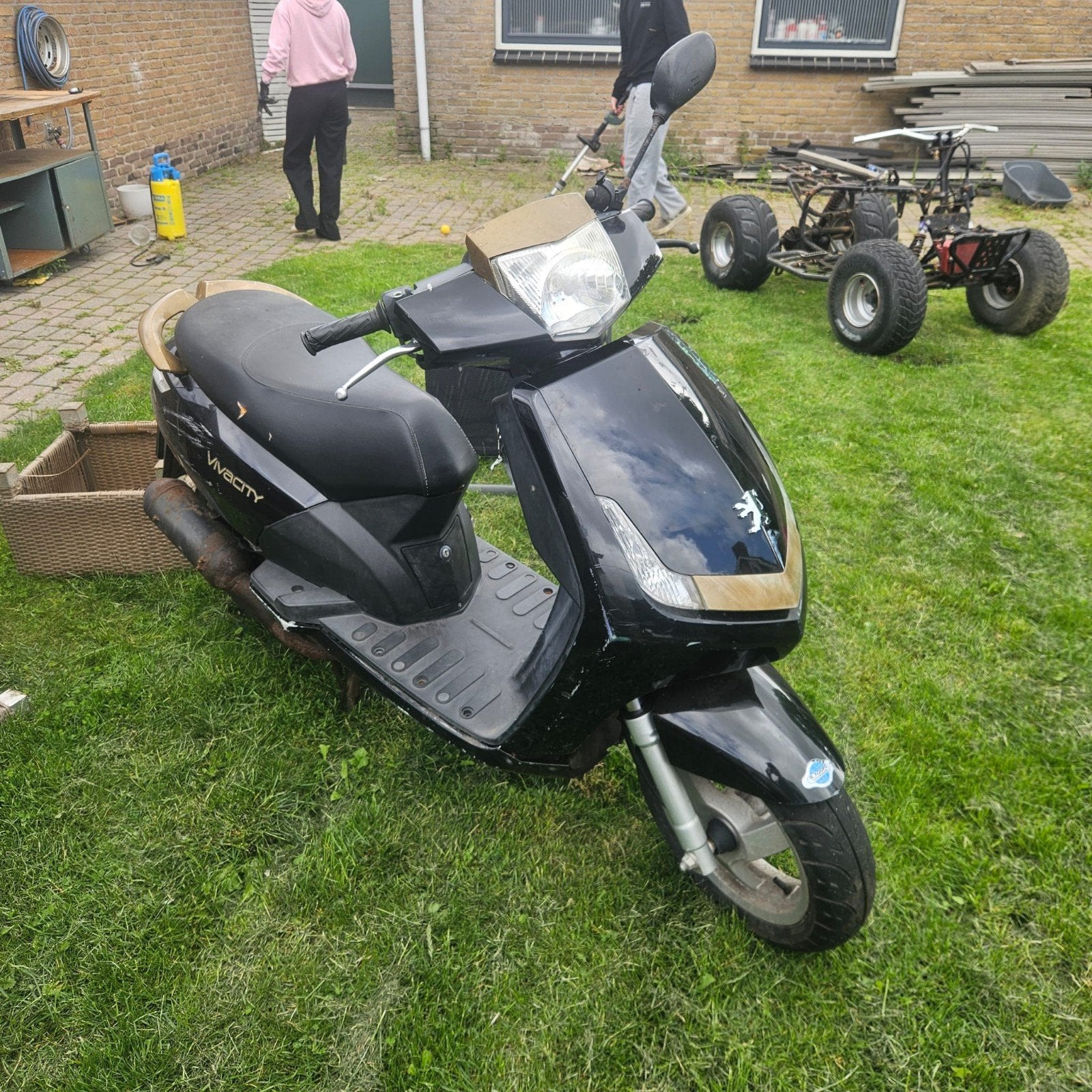 Peugeot Vivacity 3 (2009) – Geel Kenteken, Ophalen, Tweetakt, Gebruikt, Maximaal 45 km/u