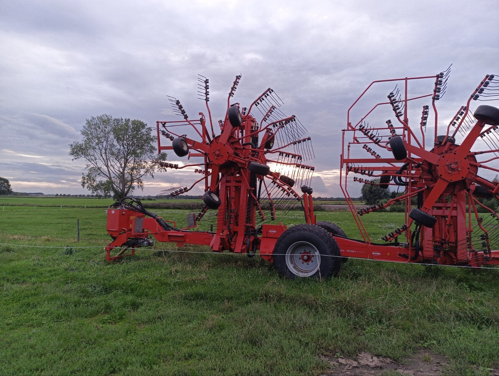 Kuhn ga 15021 hark, Ophalen, Weidebouw