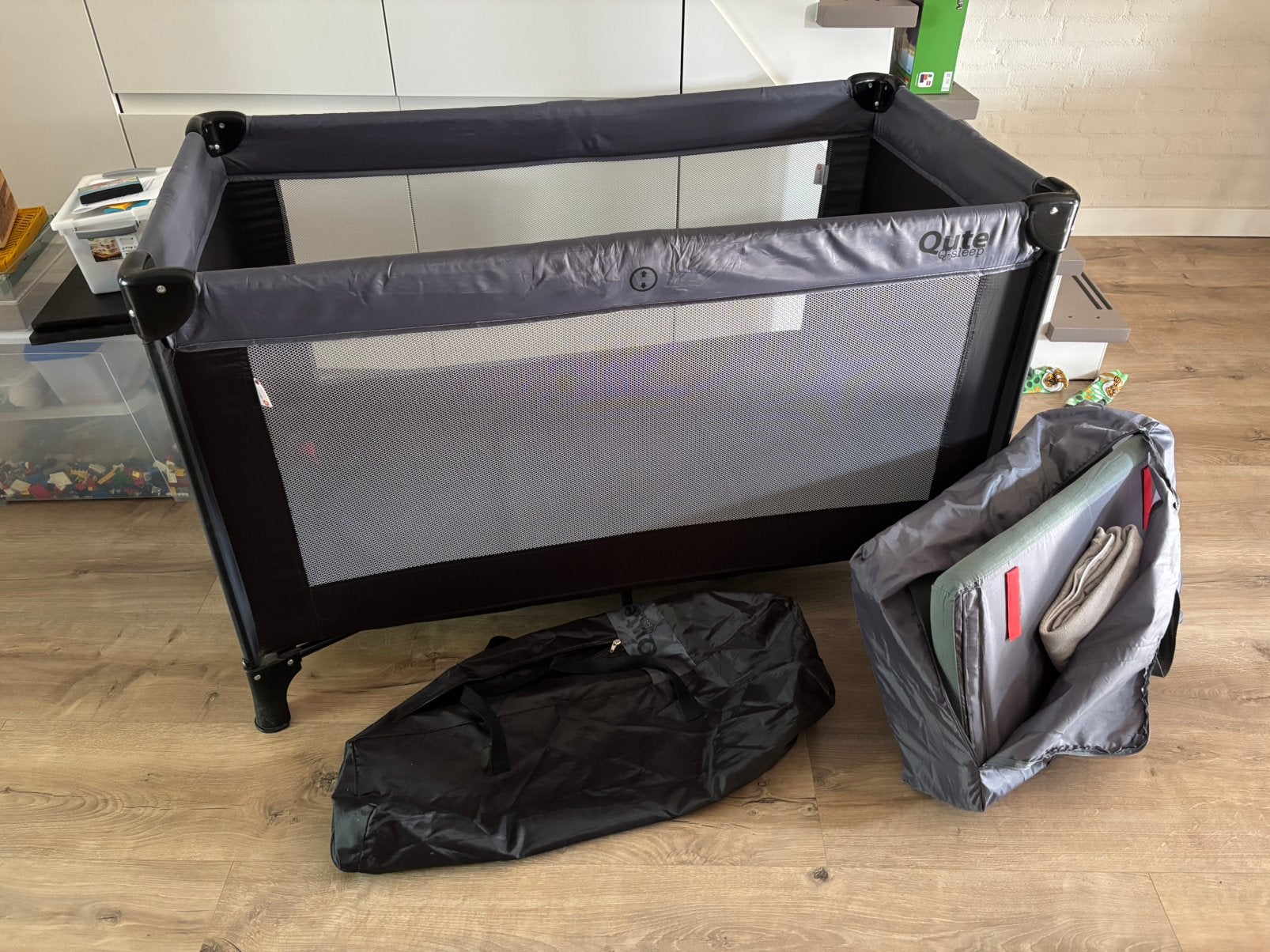 Campingbed Qute Q-sleep incl extra matras, Ophalen, Gebruikt, Reisbedje