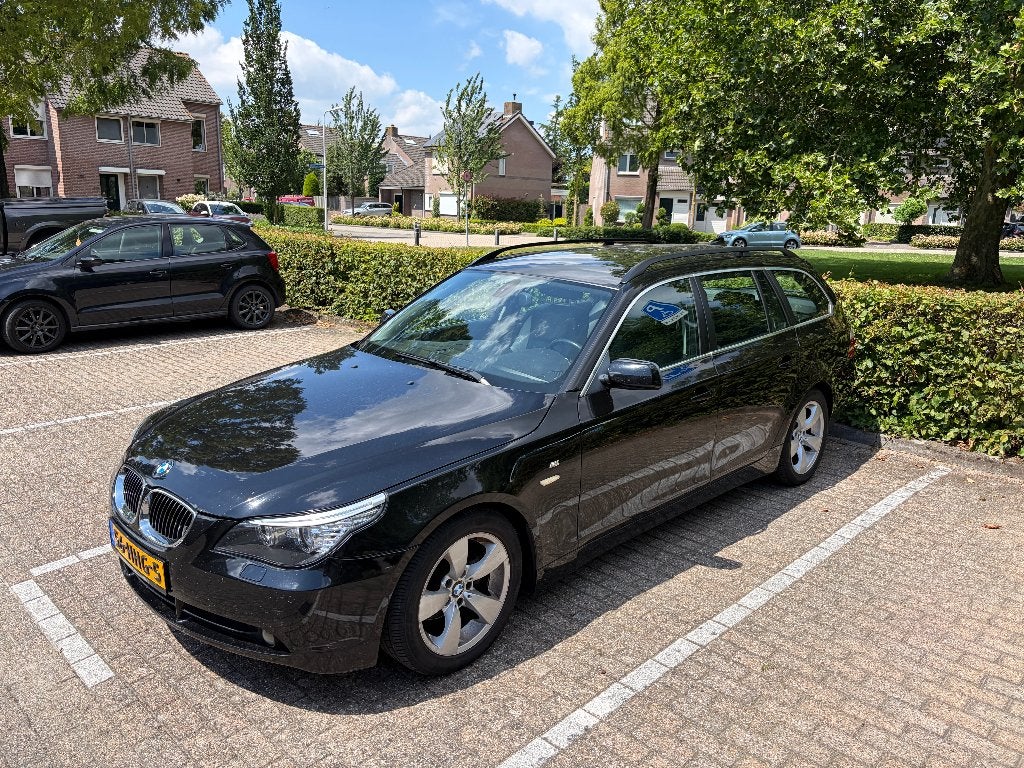 BMW 5-Serie 2.5 I 523i Touring AUT 2006 Zwart - YOUNGTIMER, Auto's, BMW, Automaat, Achterwielaandrijving, 1800 kg, Zwart