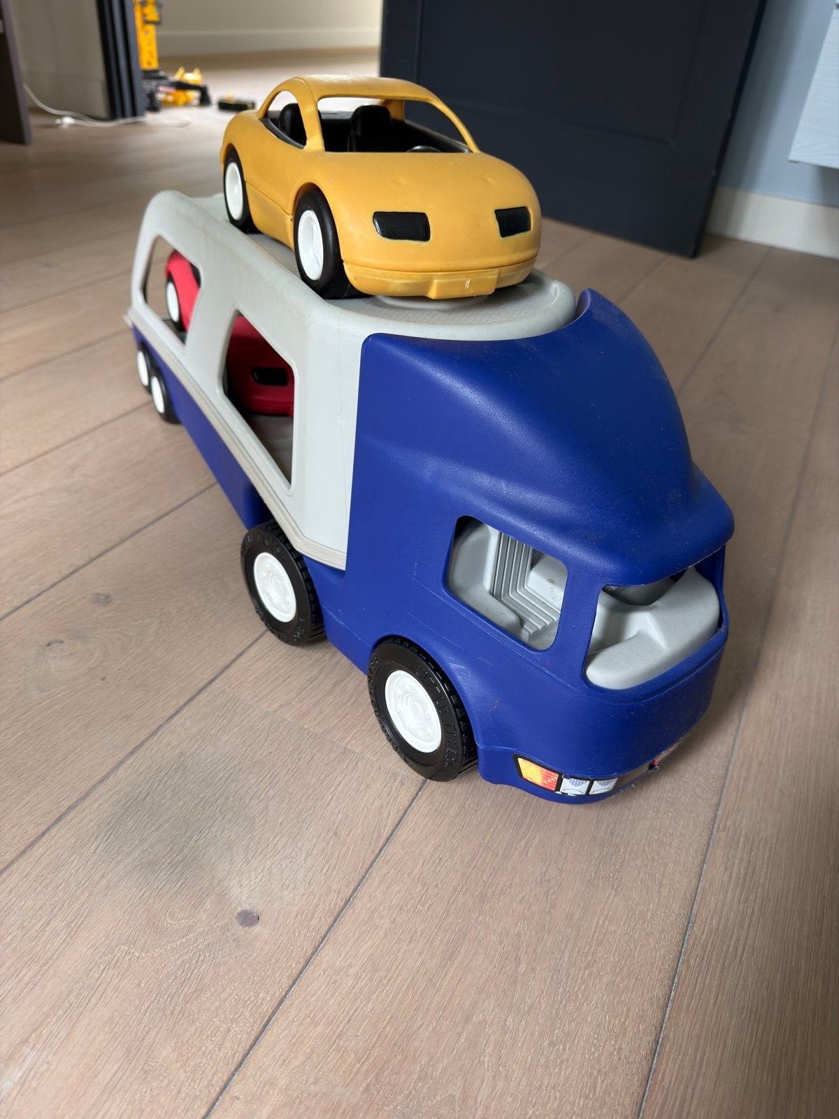 Little Tikes vrachtwagen met auto's, Kinderen en Baby's, Speelgoed | Speelgoedvoertuigen, Ophalen, Gebruikt