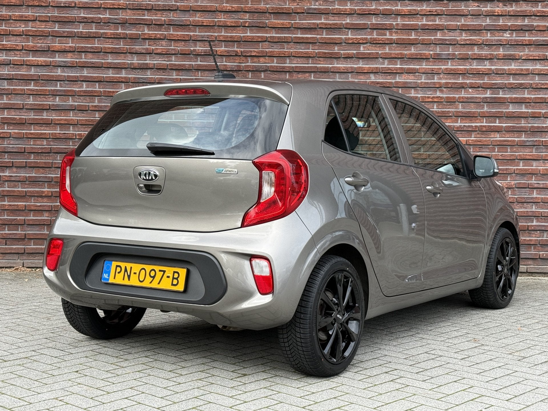 Foto 2 van Kia Picanto 1.0 CVVT First Edition Carplay Camera Airco 67dk