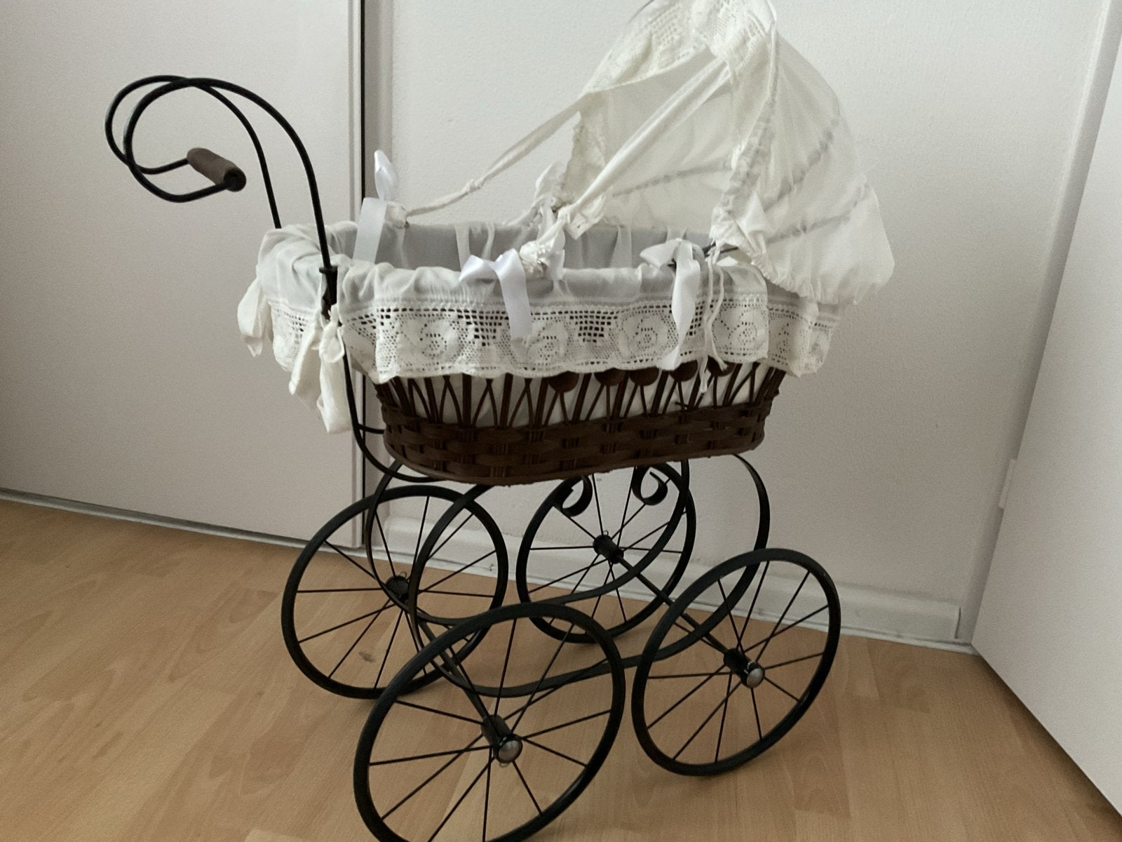 Vintage Poppenwagen - Rotan met Metalen Frame, Antiek en Kunst, Ophalen