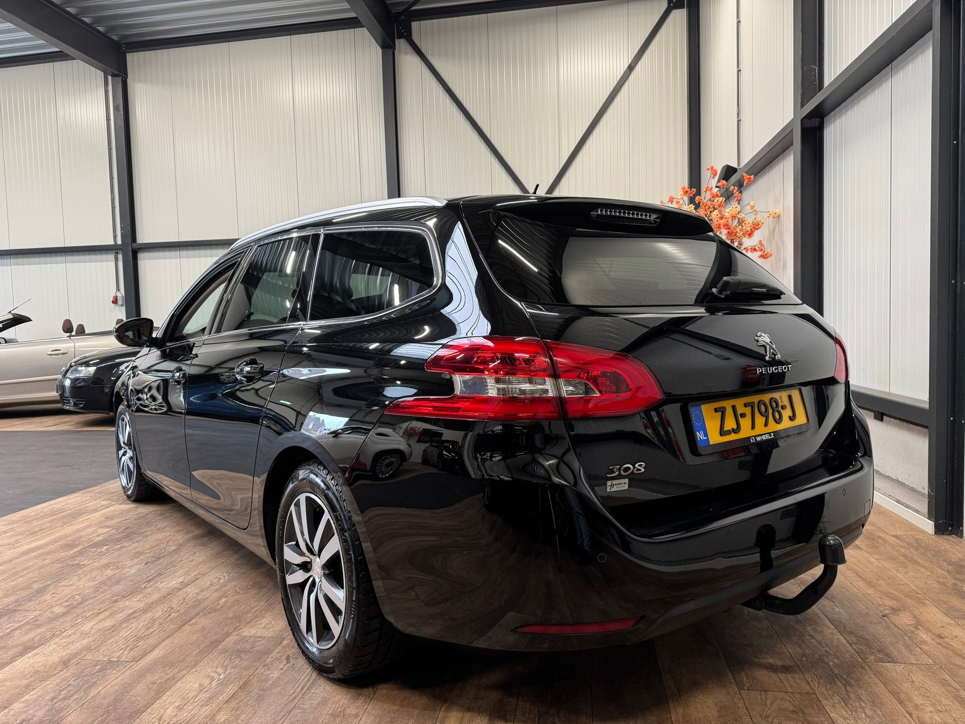 Foto 13 van Peugeot 308 SW 1.2 PureTech Blue Lease Premium / LEDER / PAN