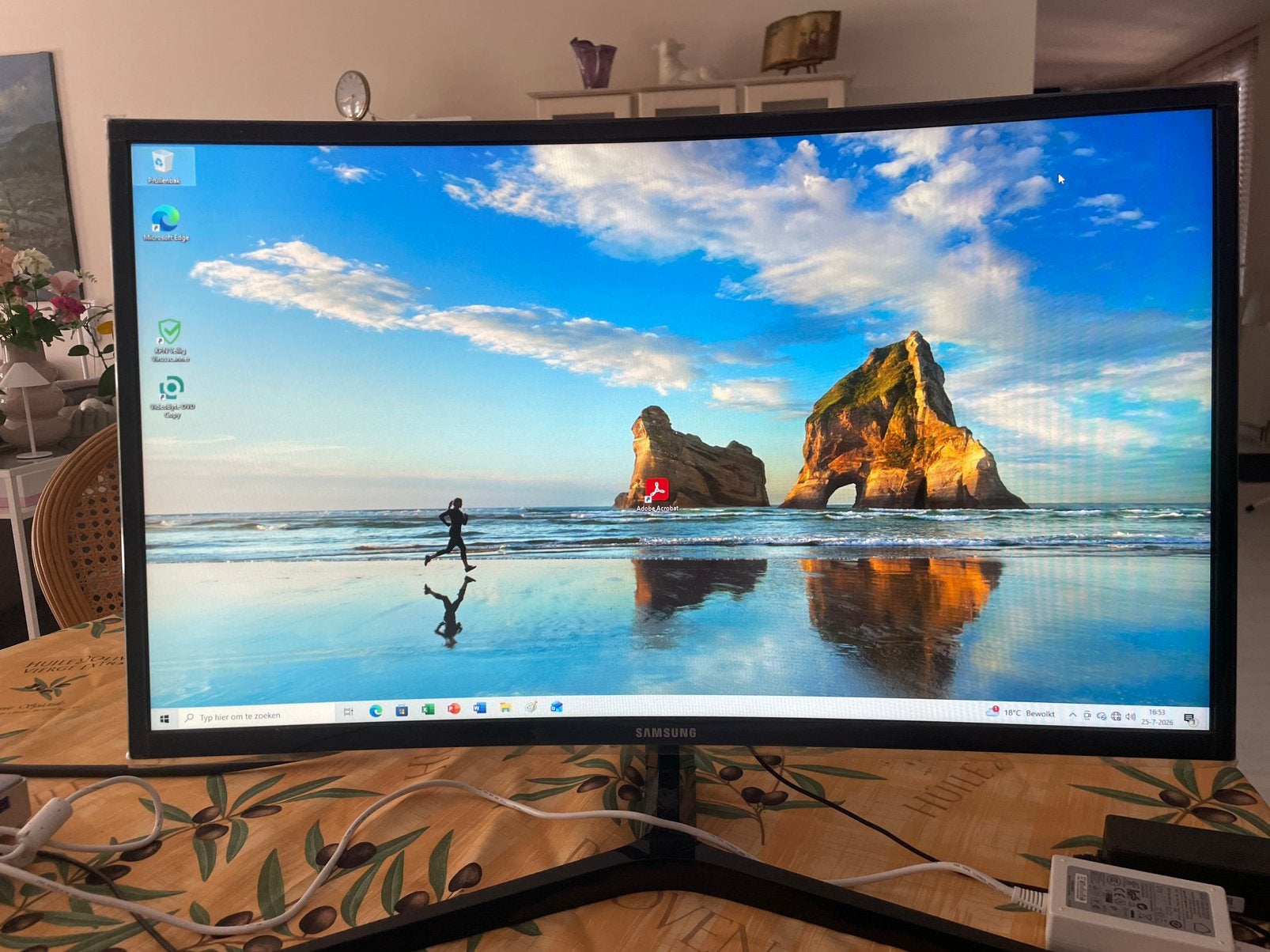 MSI Desktop P56VFEO, Computers en Software, Desktop Pc's, Ophalen, Zo goed als nieuw