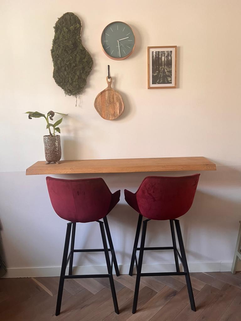 Massief eiken wandbar / bartafel + 2 draaibare barkrukken, Ophalen, Zo goed als nieuw