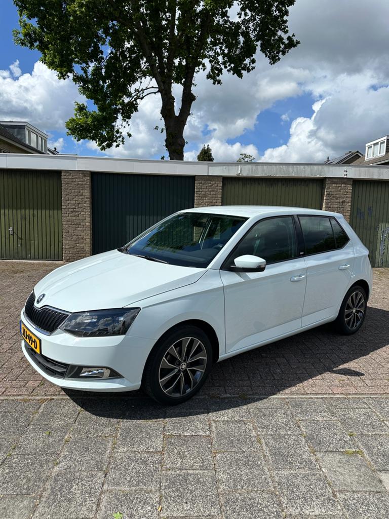 Skoda Fabia 1.0MPI 2015 Wit, Auto's, Skoda, Particulier, Fabia, Benzine, Hatchback, Handgeschakeld, Geïmporteerd, Wit, Voorwielaandrijving