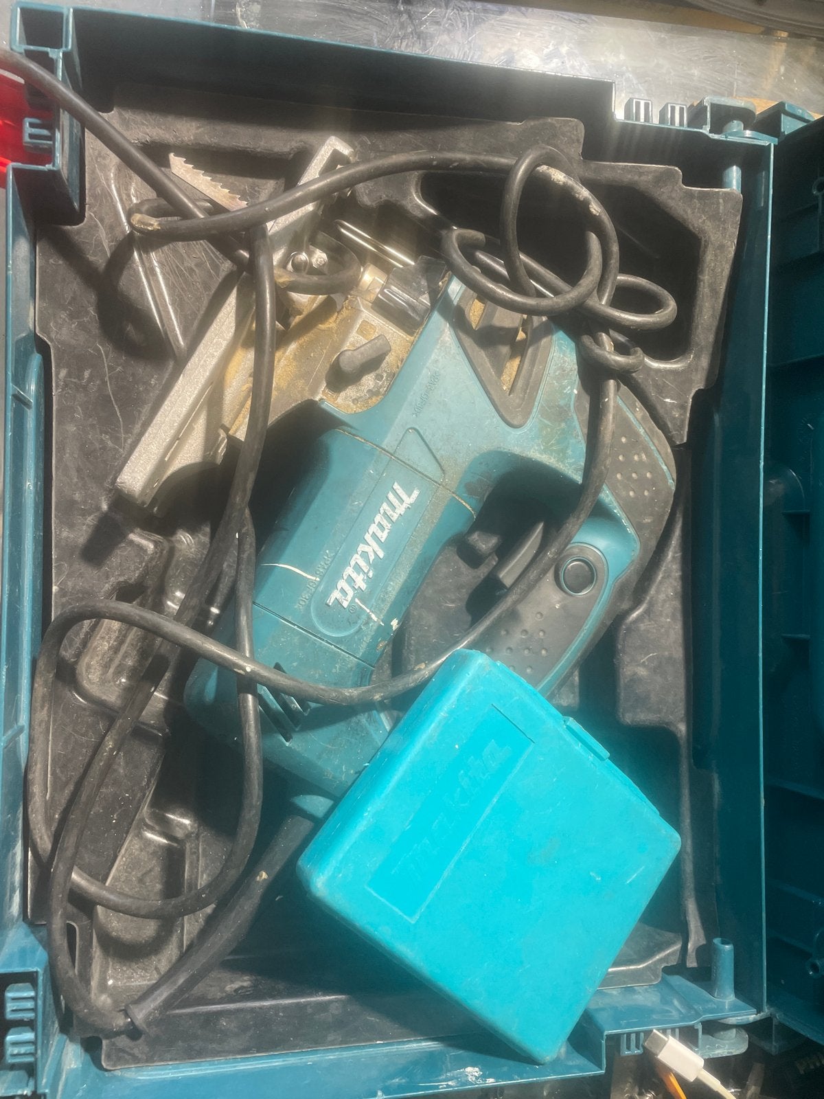 Makita decoupeerzaag in koffer, Doe-het-zelf en Verbouw, Gereedschap | Zaagmachines, Gebruikt, Decoupeerzaag, 600 tot 1200 watt