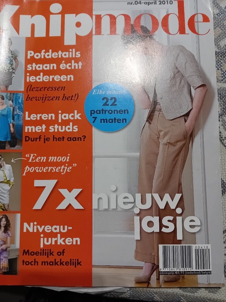 2 Knipmode's April en Augustus 2010, Hobby en Vrije tijd, Ophalen of Verzenden, Gebruikt, Vrouw, Knipmode
