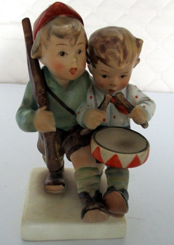 Goebel Hummel Nr. 50 TMK2.1 uit 1950 met grote Bij -H 14cm, Ophalen, Zo goed als nieuw, Overige typen