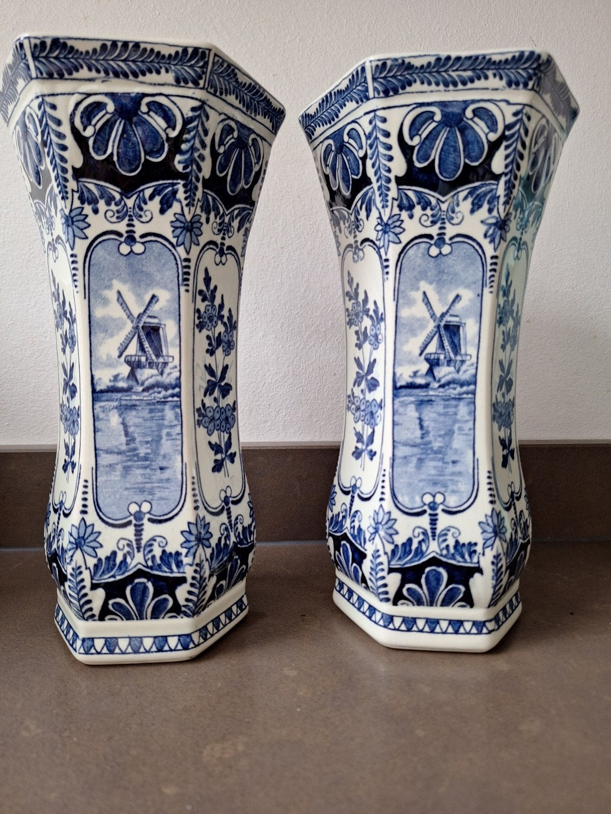 2 Boch Delfts blauwe trompetvazen, Antiek en Kunst, Antiek | Vazen, Ophalen of Verzenden