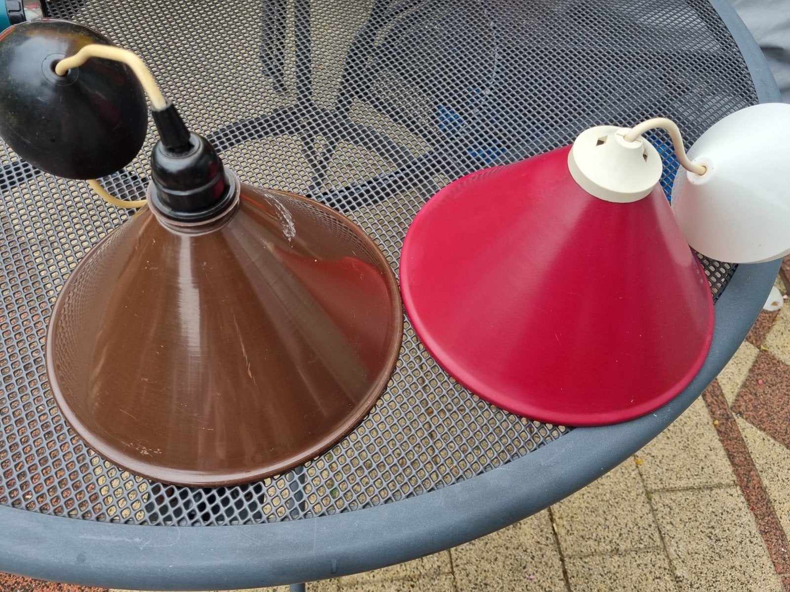 Twee vintage ijzeren lampenkappen, Ophalen