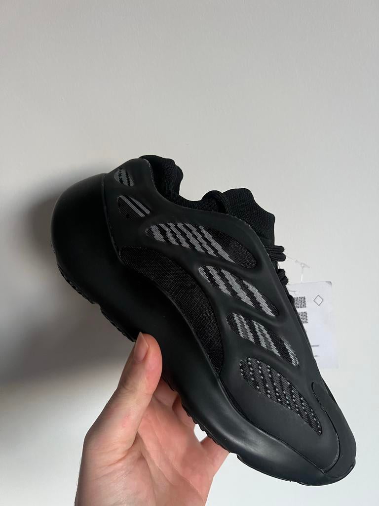 Adidas Yeezy 700 V3 Alvah - nieuw, Kleding | Heren, Schoenen, Zwart, Nieuw, Ophalen of Verzenden, Sneakers of Gympen