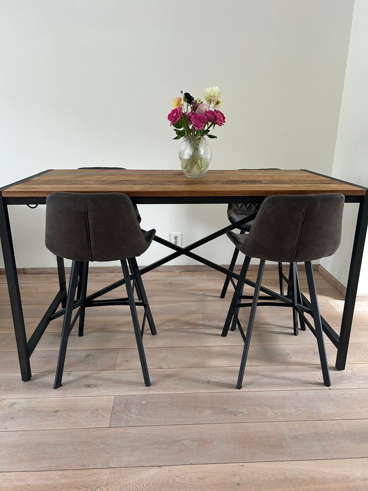 Teakhout eettafel met stoelen & stalen onderstel, Ophalen, Teakhout, 50 tot 100 cm, Zo goed als nieuw