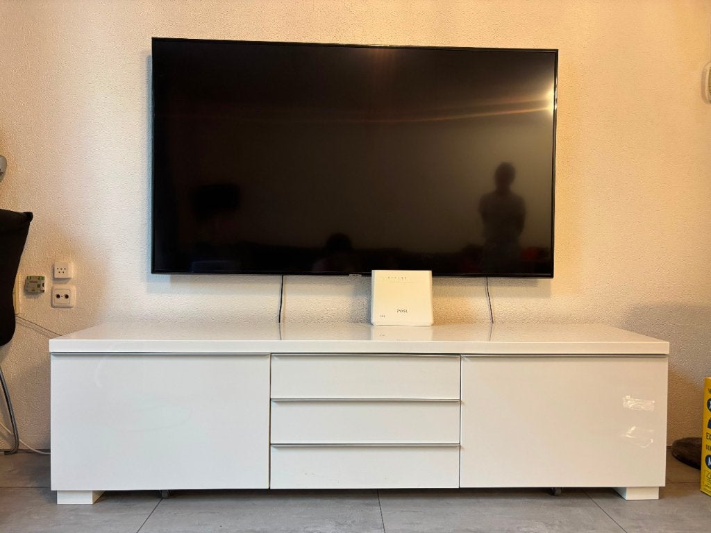 TV meubel hoogglans wit met zilvere hendels, Huis en Inrichting, Kasten | Televisiemeubels, Overige materialen, 150 tot 200 cm