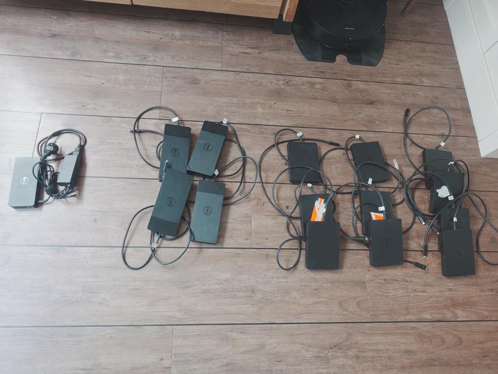 10 x Dell WD15,  2x WD19 en 1x D3100 + 6x voeding, Ophalen of Verzenden, Gebruikt, Docking station, DELL