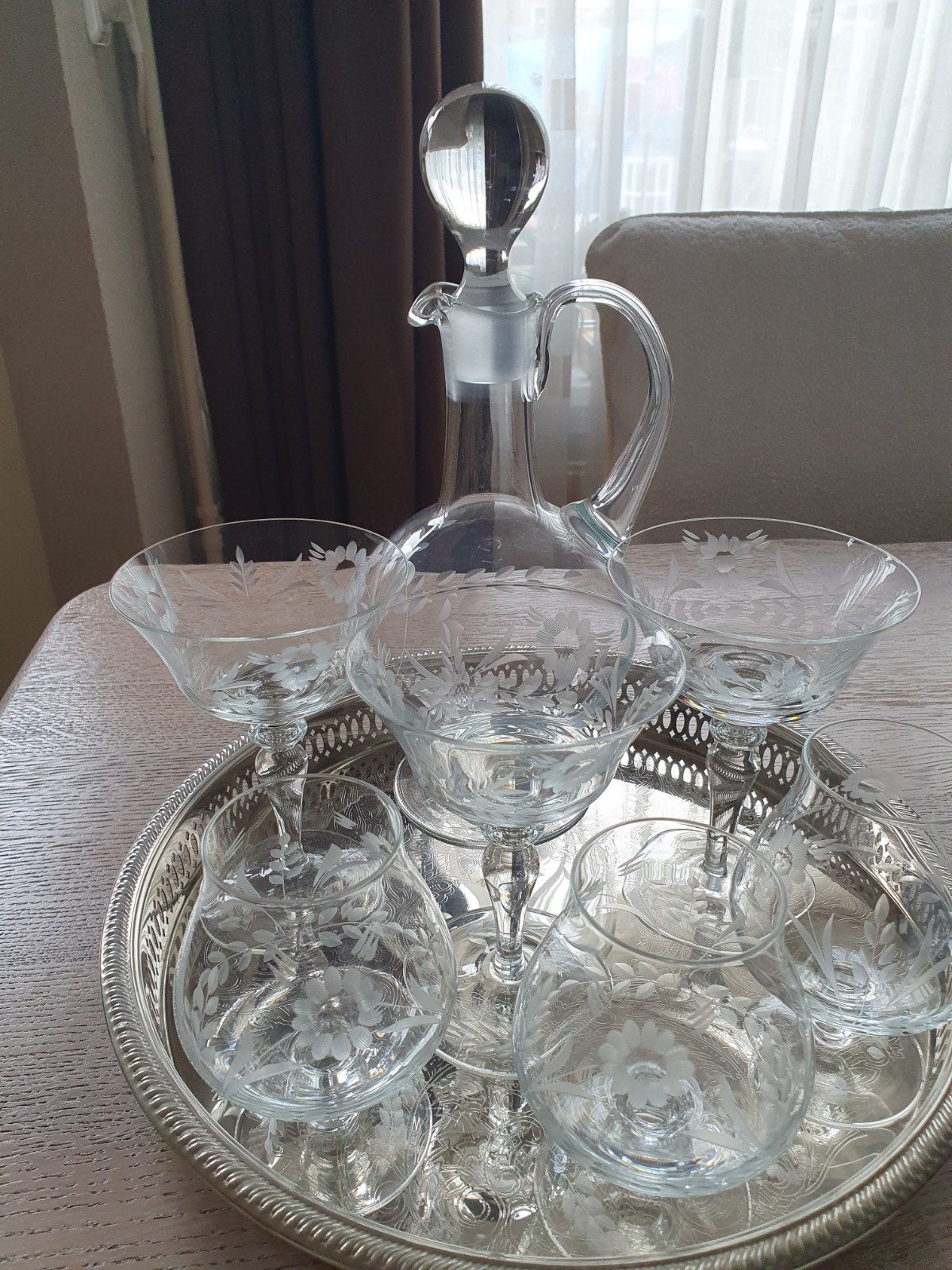 Kristallen drankset met bloemmotief, dienblad, Ophalen