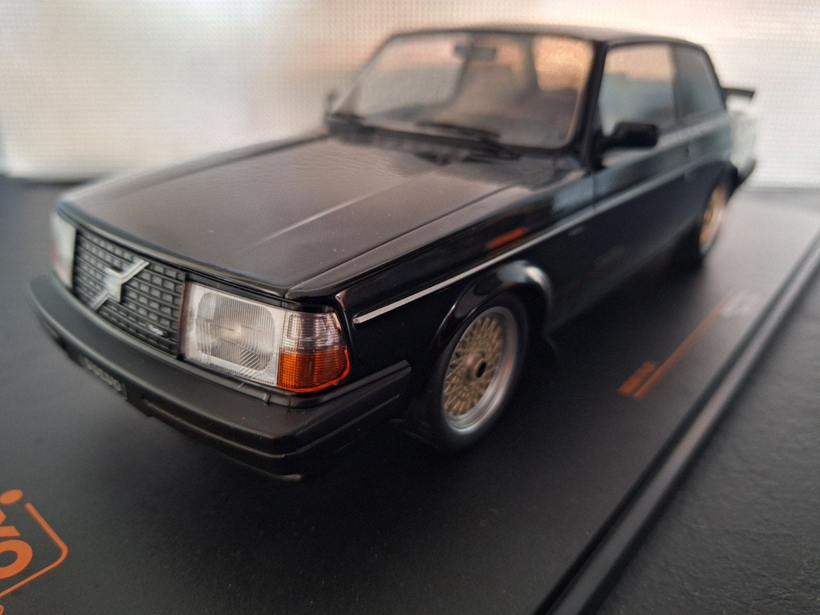 Volvo 240 Turbo Custom 1986 Schaal 1:18, Overige merken, IXO, IXO, Nieuw