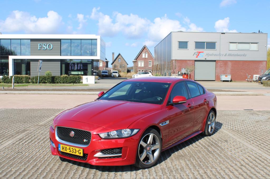 Unieke Jaguar XE 2.0 25t R-Sport (241pk) AUT Sportief NAP, 1800 kg, Zwart, 4 cilinders, Origineel Nederlands