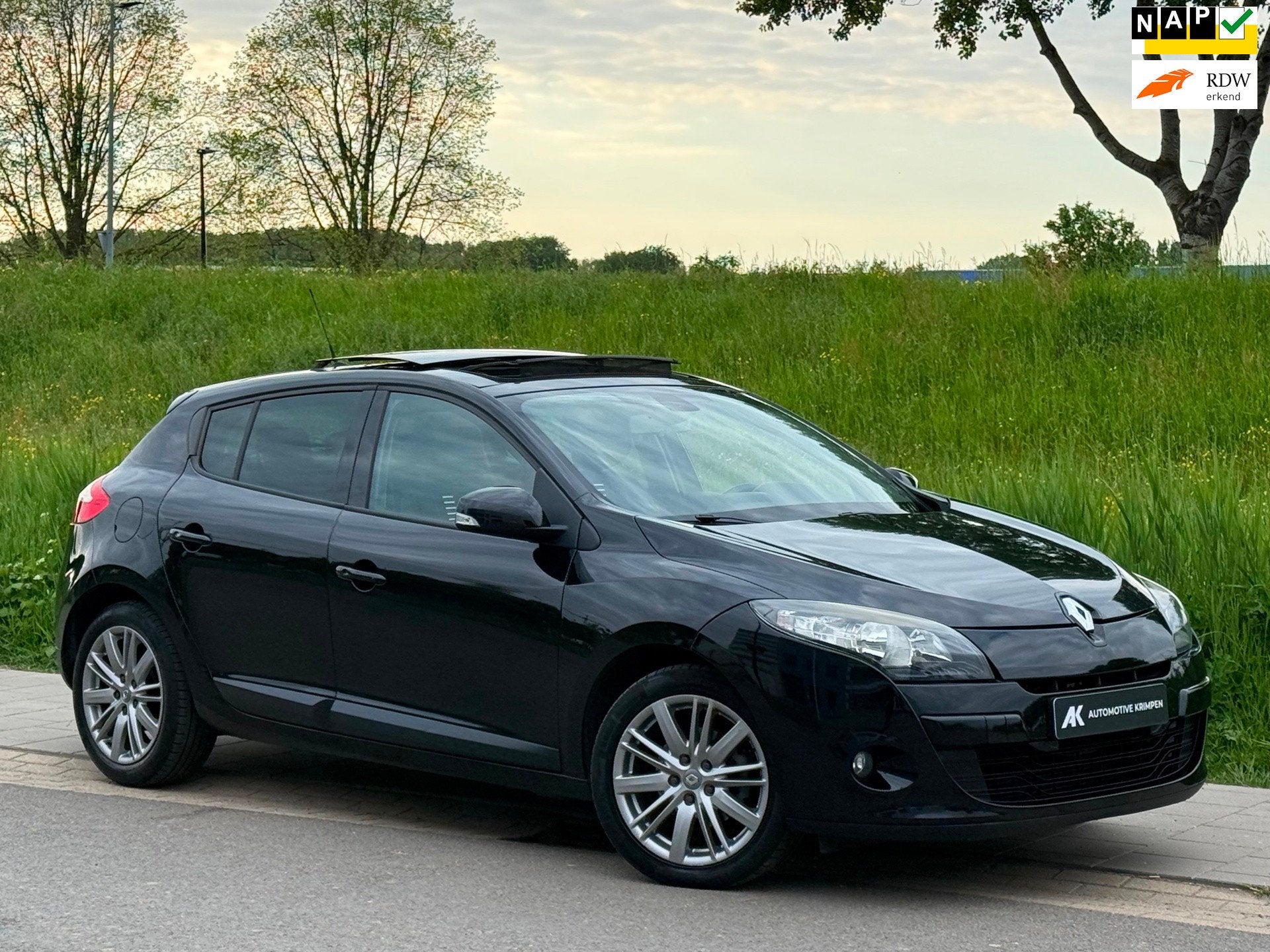 Renault Mégane 1.4 TCe Parisienne | Pano | 2e Eignaar | Nav, Voorwielaandrijving, Euro 5, Stof, Gebruikt