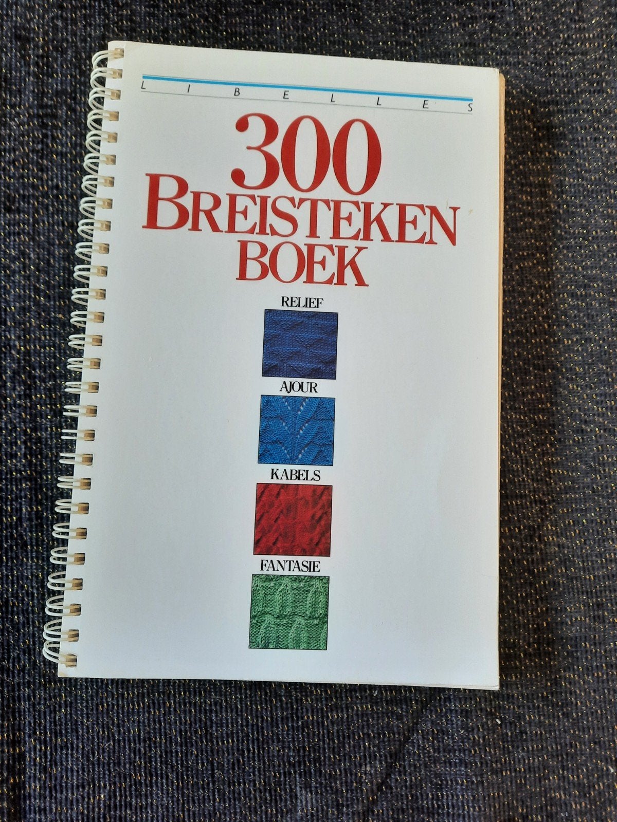 Libelle 300 Breisteken Boek - Ringband met Kleurplaten, Ophalen of Verzenden, Nieuw, Breien, Patroon of Boek