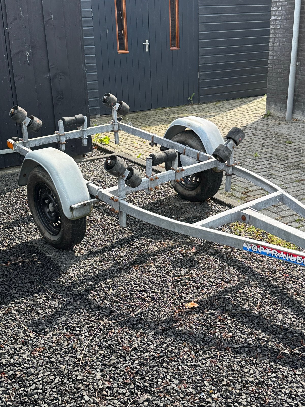 Onzinkbare boot met 8 pk Mercury motor en goede trailer, Ophalen, Gebruikt, Buitenboordmotor