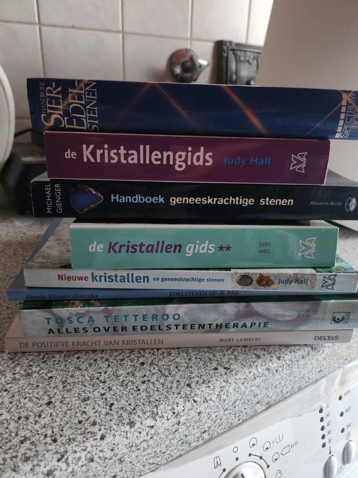 Boeken over edelstenen en kristallen (set van 8), Ophalen of Verzenden, Gelezen, Spiritualiteit algemeen, Achtergrond en Informatie