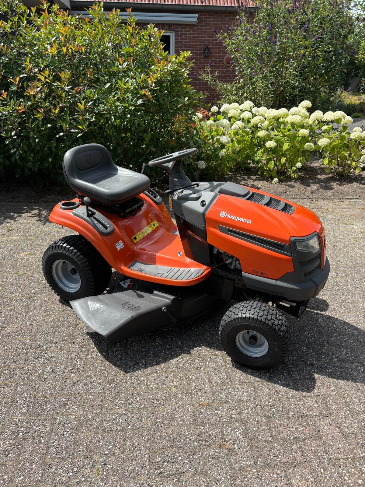 Nieuwstaat Husqvarna TS 38 zitmaaier met 97 cm breed dek., -, -, Ophalen of Verzenden, Zo goed als nieuw