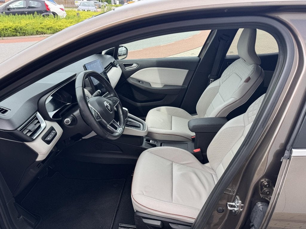Renault Clio 1.3 TCe Initiale Paris Franse luxe in compacte, Gebruikt, 4 cilinders, 49 €/maand, Bedrijf