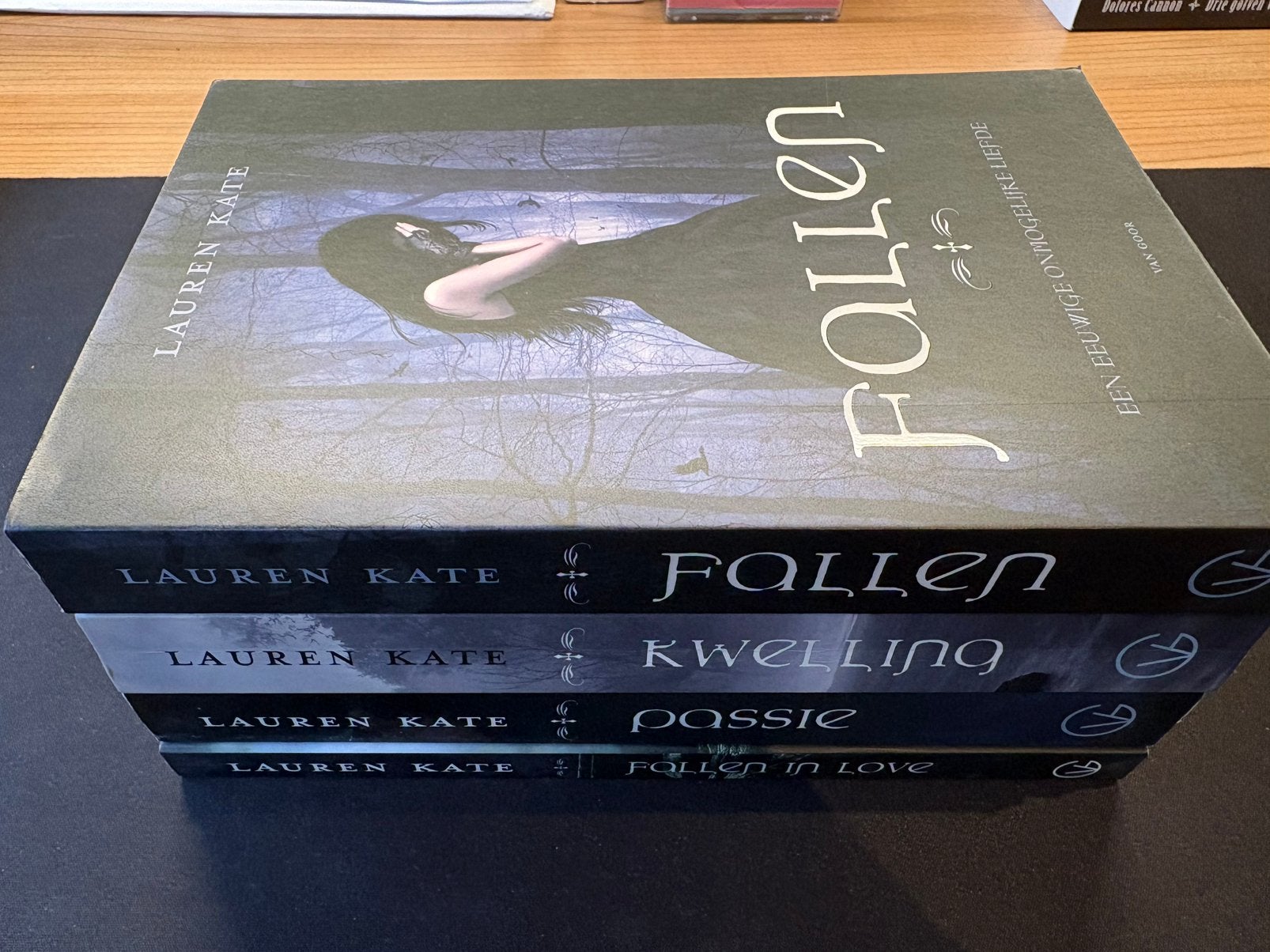 Kate Lauren - Fallen, Kwelling, Passie en Fallen in Love, Ophalen of Verzenden, Zo goed als nieuw