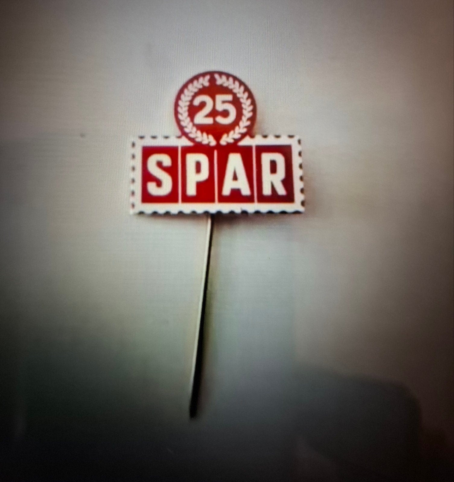 Speldje SPAR 25 jaar, Verzamelen, Speldjes, Pins en Buttons, Ophalen of Verzenden, Nieuw, Merk, Speldje of Pin