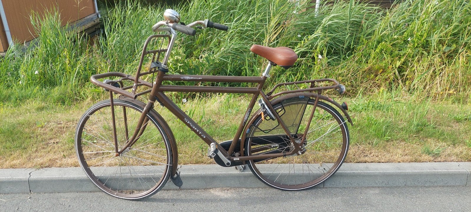 Sparta met voordrager, 7 versnellingen., Ophalen, Terugtraprem, Sparta, Gebruikt