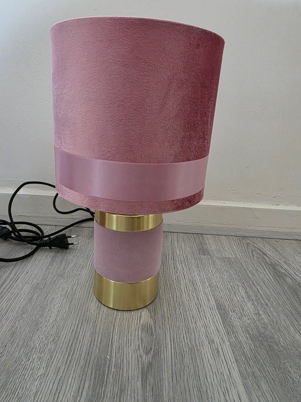 Roze fluwelen tafellamp met gouden accenten, Ophalen, Met schakelaar, Modern, Roze