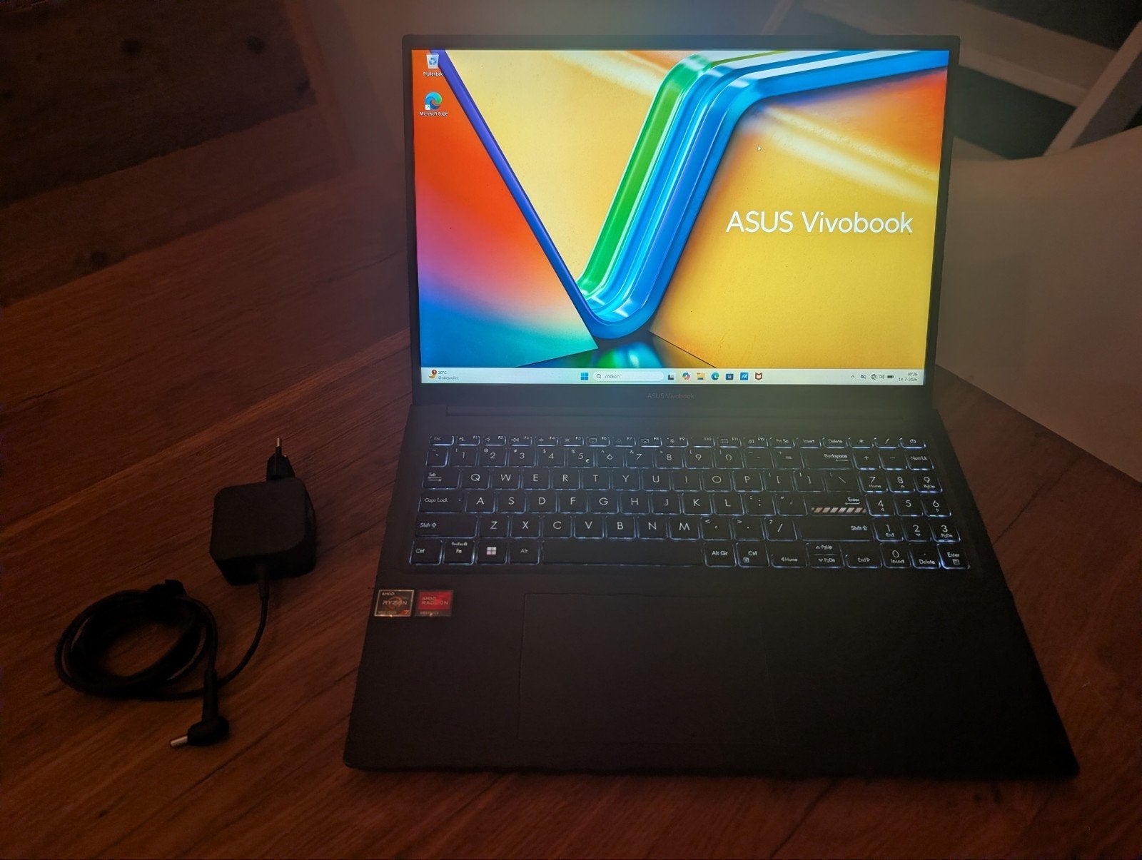 Asus Vivobook 16 (M1605YA) - Zo goed als nieuw!, AMD Rysen R7-5825U, Met videokaart, 2 tot 3 Ghz, Qwerty